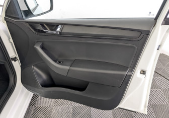 Подержанный автомобиль Skoda Rapid Liftback 2019 года (24 фото)