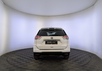 Подержанный автомобиль Nissan X-Trail 2017 года (6 фото)