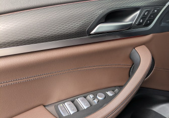 Подержанный автомобиль BMW X4 2023 года (14 фото)