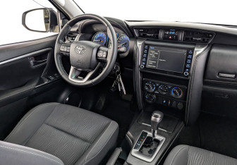 Подержанный автомобиль Toyota Fortuner 2021 года (28 фото)