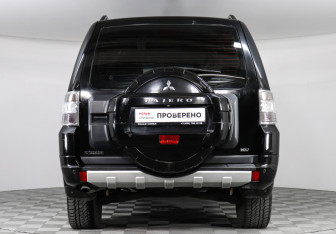 Подержанный автомобиль Mitsubishi Pajero 2012 года (5 фото)