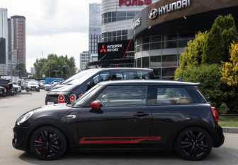 Подержанный автомобиль MINI Hatch 2015 года (6 фото)