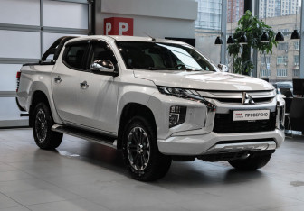 Подержанный автомобиль Mitsubishi L200 2023 года (3 фото)
