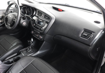 Подержанный автомобиль Kia Ceed Wagon 2013 года (10 фото)