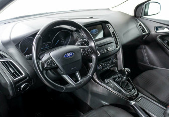 Подержанный автомобиль Ford Focus Hatchback 2015 года (5 фото)