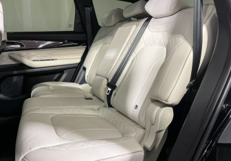 Подержанный автомобиль Exeed VX 2022 года (10 фото)