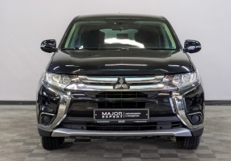 Подержанный автомобиль Mitsubishi Outlander 2016 года (2 фото)