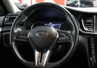 Подержанный автомобиль Infiniti QX50 2018 года (17 фото)