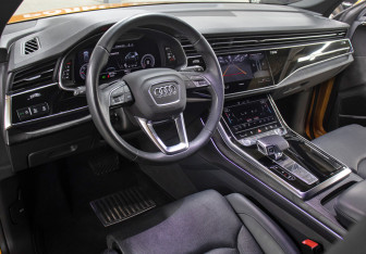 Подержанный автомобиль Audi Q8 2019 года (16 фото)