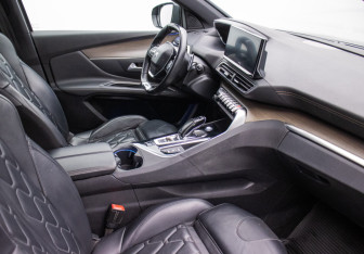 Подержанный автомобиль Peugeot 3008 2021 года (9 фото)
