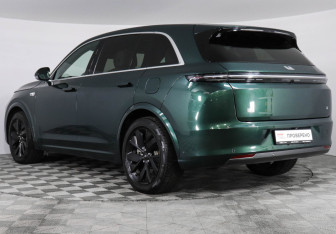 Подержанный автомобиль LiXiang L7 2023 года (7 фото)