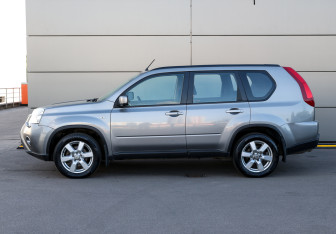 Подержанный автомобиль Nissan X-Trail 2013 года (8 фото)
