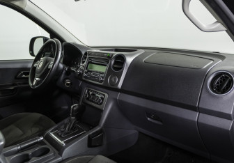 Подержанный автомобиль Volkswagen Amarok 2013 года (14 фото)