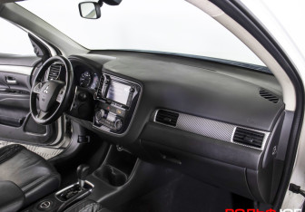 Подержанный автомобиль Mitsubishi Outlander 2014 года (9 фото)