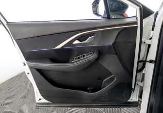 Подержанный автомобиль Omoda C5 2022 года (19 фото)