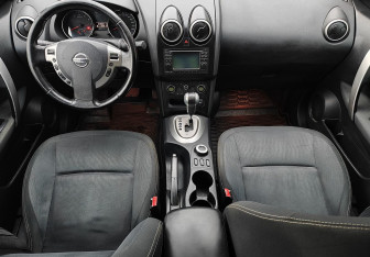Подержанный автомобиль Nissan Qashqai 2010 года (10 фото)
