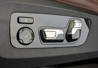 Подержанный автомобиль BMW X6 2022 года (20 фото)