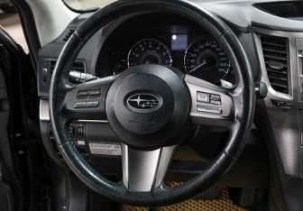 Подержанный автомобиль Subaru Outback Wagon 2010 года (17 фото)