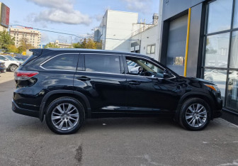 Подержанный автомобиль Toyota Highlander 2014 года (4 фото)