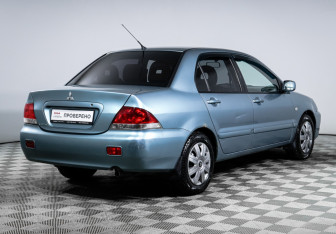 Подержанный автомобиль Mitsubishi Lancer Sedan 2006 года (5 фото)