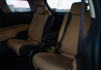 Подержанный автомобиль Kia Carnival 2022 года (12 фото)