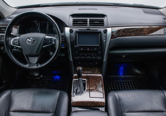 Подержанный автомобиль Toyota Camry Sedan 2018 года (13 фото)