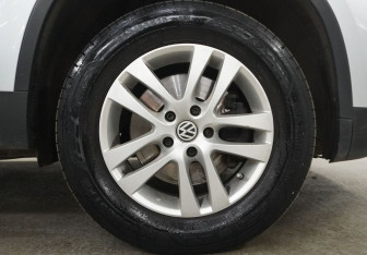 Подержанный автомобиль Volkswagen Tiguan 2011 года (10 фото)