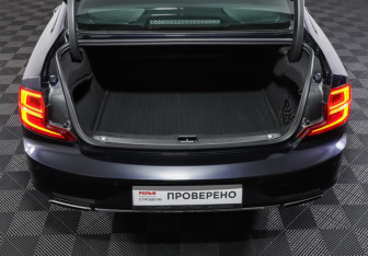 Подержанный автомобиль Volvo S90 2018 года (10 фото)