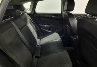 Подержанный автомобиль Opel Astra Hatchback 2011 года (12 фото)