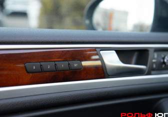 Подержанный автомобиль Volkswagen Touareg 2013 года (22 фото)