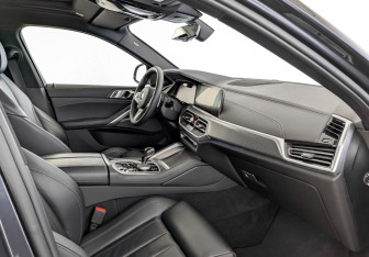 Подержанный автомобиль BMW X6 2021 года (11 фото)