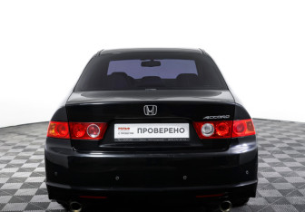 Подержанный автомобиль Honda Accord Sedan 2006 года (6 фото)