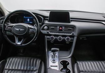 Подержанный автомобиль Genesis G70 2018 года (13 фото)