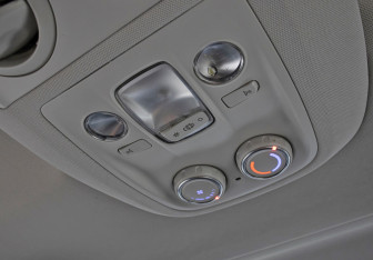 Подержанный автомобиль Peugeot Traveller 2020 года (22 фото)