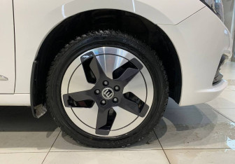 Подержанный автомобиль Evolute i-PRO 2022 года (19 фото)