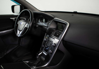 Подержанный автомобиль Volvo XC60 2013 года (10 фото)