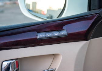 Подержанный автомобиль Lexus LX 2011 года (13 фото)
