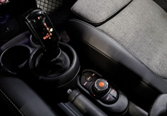 Подержанный автомобиль MINI Hatch 2019 года (27 фото)