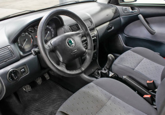 Подержанный автомобиль Skoda Octavia Wagon 2009 года (15 фото)