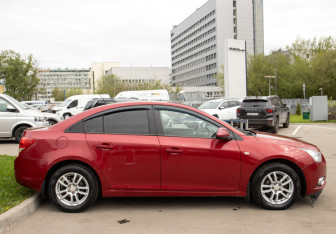 Подержанный автомобиль Chevrolet Cruze Sedan 2011 года (3 фото)
