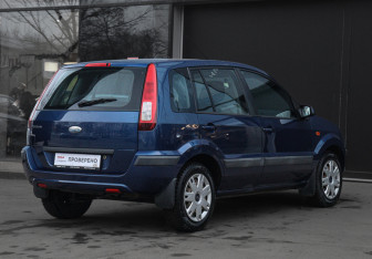 Подержанный автомобиль Ford Fusion 2008 года (5 фото)