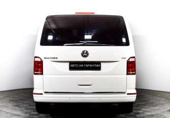Подержанный автомобиль Volkswagen Multivan 2015 года (6 фото)