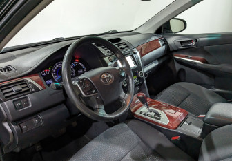 Подержанный автомобиль Toyota Camry Sedan 2014 года (16 фото)