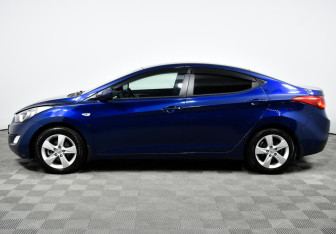 Подержанный автомобиль Hyundai Elantra Sedan 2012 года (3 фото)