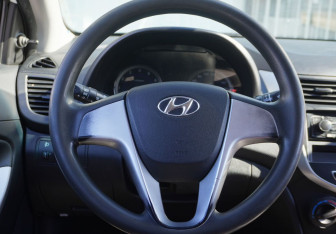 Подержанный автомобиль Hyundai Solaris Sedan 2013 года (14 фото)