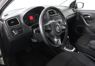 Подержанный автомобиль Volkswagen Polo Sedan 2012 года (5 фото)