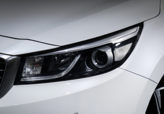 Подержанный автомобиль Kia Carnival 2016 года (15 фото)