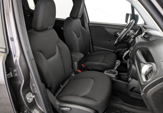 Подержанный автомобиль Jeep Renegade 2018 года (24 фото)