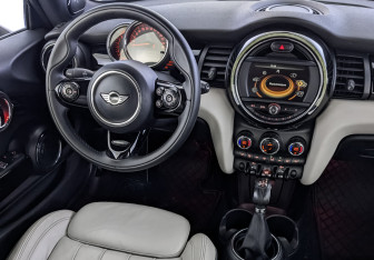 Подержанный автомобиль MINI Hatch 2016 года (30 фото)