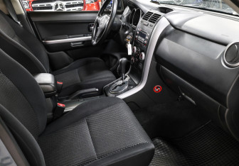 Подержанный автомобиль Suzuki Grand Vitara 2005 года (11 фото)